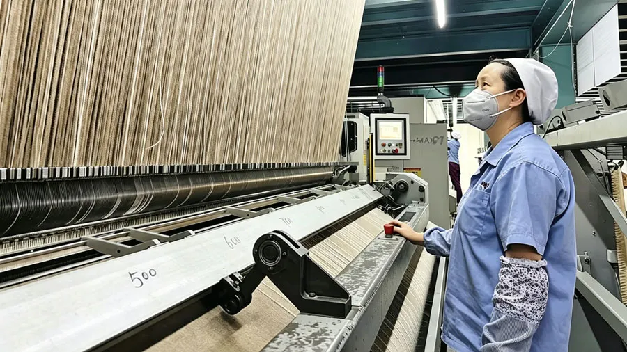 nylon carpet tufting line at contract carpet manufacturing factory